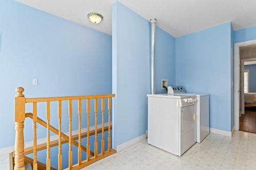 124 Briar Glen Court, Dunnville, ON - Indoor Photo Showing Laundry Room