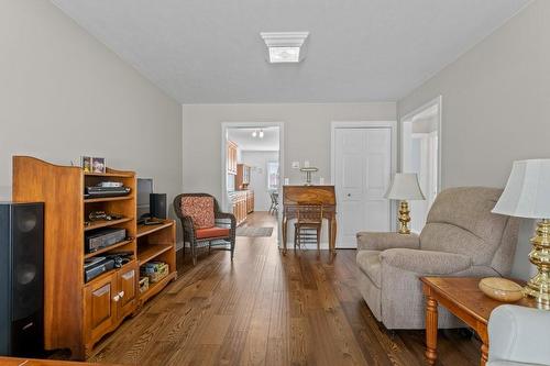 124 Briar Glen Court, Dunnville, ON - Indoor Photo Showing Living Room