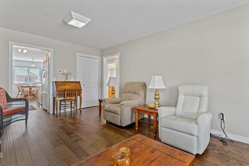 124 Briar Glen Court, Dunnville, ON - Indoor Photo Showing Living Room