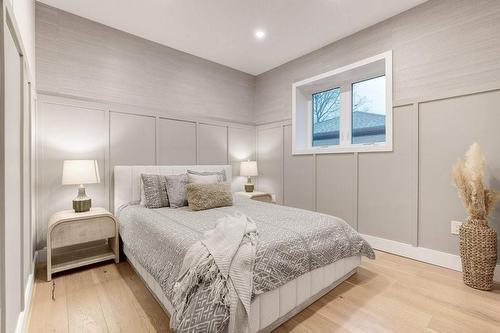 671 Peele Boulevard, Burlington, ON - Indoor Photo Showing Bedroom