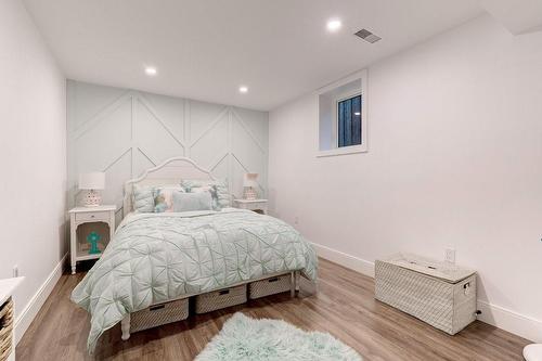 671 Peele Boulevard, Burlington, ON - Indoor Photo Showing Bedroom