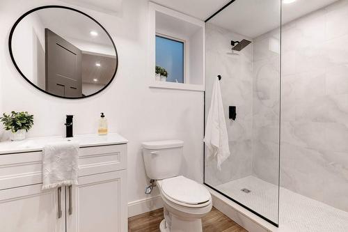 671 Peele Boulevard, Burlington, ON - Indoor Photo Showing Bathroom