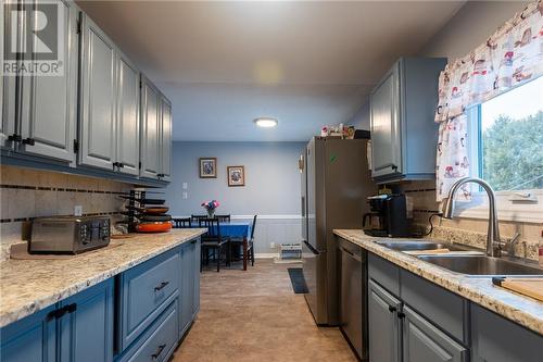 12 James Street, Petawawa, ON - Indoor Photo Showing Kitchen With Double Sink