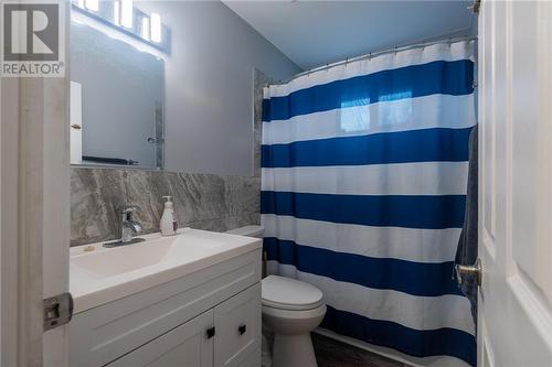 12 James Street, Petawawa, ON - Indoor Photo Showing Bathroom