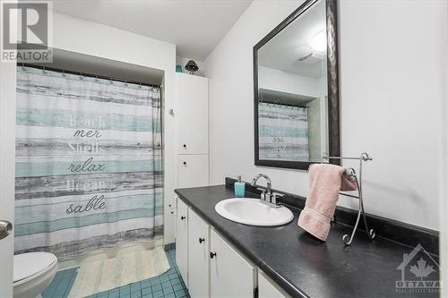 445 Kintyre Private, Ottawa, ON - Indoor Photo Showing Bathroom