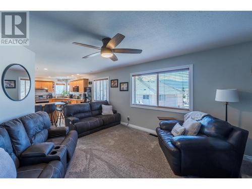 113 Stocks Crescent, Penticton, BC - Indoor Photo Showing Living Room