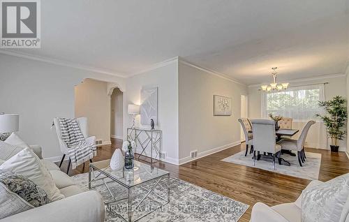 7 Greening Crescent, Toronto, ON - Indoor Photo Showing Living Room