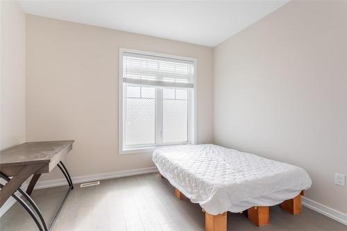 117 Hibiscus Line, Hamilton, ON - Indoor Photo Showing Bedroom