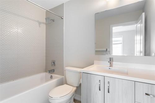 117 Hibiscus Line, Hamilton, ON - Indoor Photo Showing Bathroom