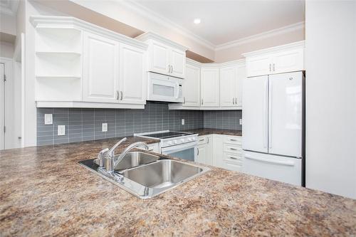 3290 New Street|Unit #213, Burlington, ON - Indoor Photo Showing Kitchen With Double Sink