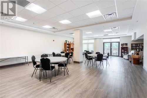 213 - 3290 New Street, Burlington, ON - Indoor Photo Showing Dining Room