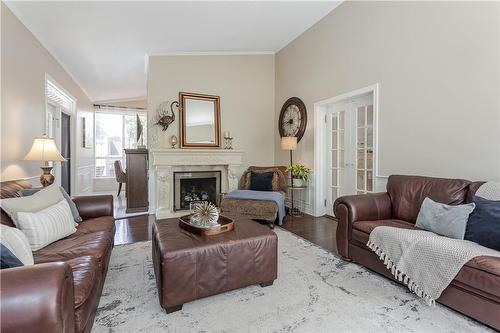 675 North Shore Boulevard E, Burlington, ON - Indoor Photo Showing Living Room With Fireplace