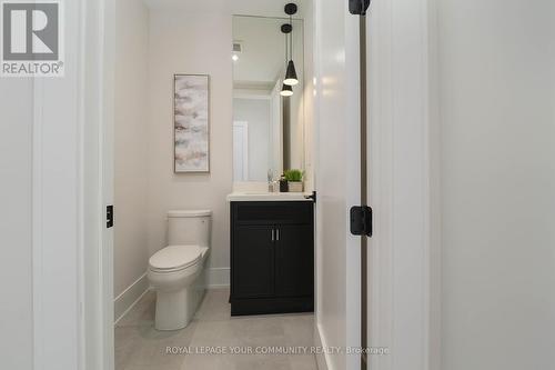 10 Bunn Crt, Aurora, ON - Indoor Photo Showing Bathroom