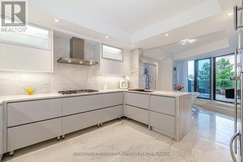 #115 -2095 Lake Shore Blvd W, Toronto, ON - Indoor Photo Showing Kitchen With Upgraded Kitchen