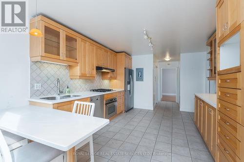 #402 -30 Anglesey Blvd, Toronto, ON - Indoor Photo Showing Kitchen With Double Sink