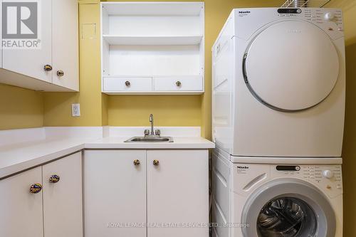 #402 -30 Anglesey Blvd, Toronto, ON - Indoor Photo Showing Laundry Room