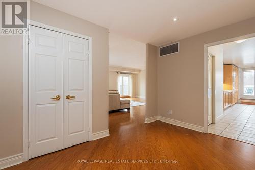 #402 -30 Anglesey Blvd, Toronto, ON - Indoor Photo Showing Other Room