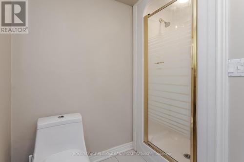 675 North Shore Boulevard E, Burlington, ON - Indoor Photo Showing Bathroom