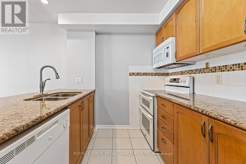 #316 -61 Clarington Blvd, Clarington, ON - Indoor Photo Showing Kitchen With Double Sink