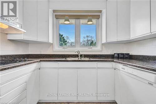 4 Furminger Pl, St. Catharines, ON - Indoor Photo Showing Kitchen With Double Sink