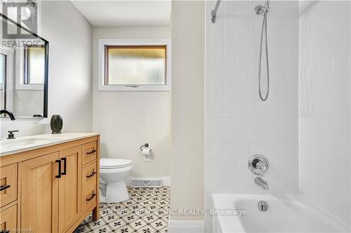 4 Furminger Place, St. Catharines, ON - Indoor Photo Showing Bathroom