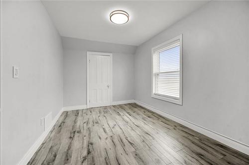 1320 Hwy 56, Glanbrook, ON - Indoor Photo Showing Other Room