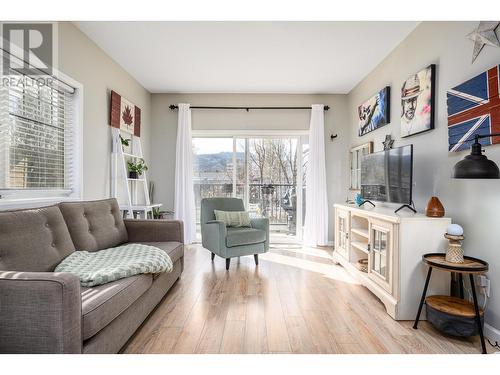 202-550 Lorne Street, Kamloops, BC - Indoor Photo Showing Living Room