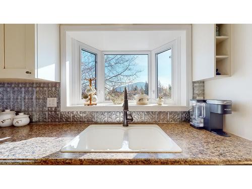 3141 41St Street S, Cranbrook, BC - Indoor Photo Showing Kitchen With Double Sink