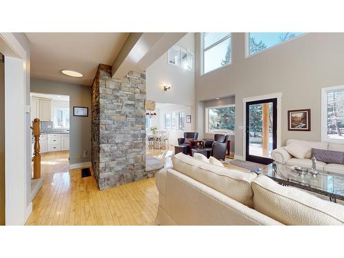 3141 41St Street S, Cranbrook, BC - Indoor Photo Showing Living Room With Fireplace