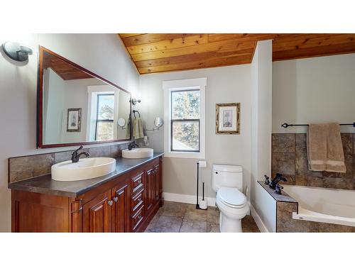 3141 41St Street S, Cranbrook, BC - Indoor Photo Showing Bathroom