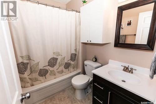 505 Chipman Street, Luseland, SK - Indoor Photo Showing Bathroom