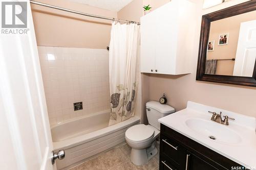 505 Chipman Street, Luseland, SK - Indoor Photo Showing Bathroom