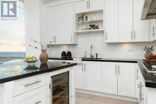 3305 - 183 Wellington Street W, Toronto, ON - Indoor Photo Showing Kitchen With Upgraded Kitchen