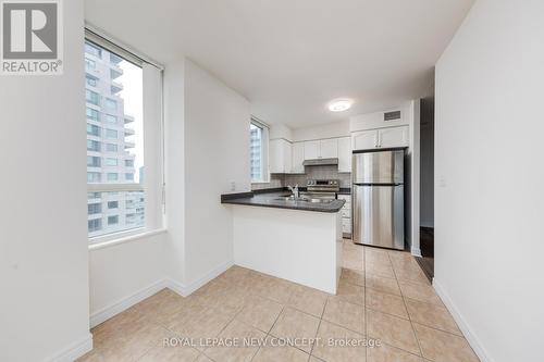 #3108 -23 Hollywood Ave, Toronto, ON - Indoor Photo Showing Kitchen