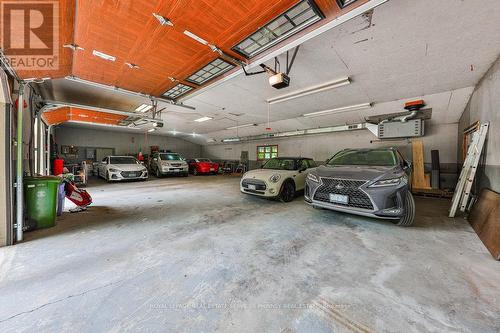 499 Carlisle Rd, Hamilton, ON - Indoor Photo Showing Garage