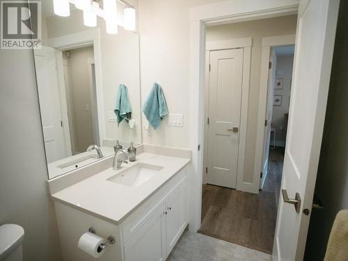 7460 Gabriola Crescent, Powell River, BC - Indoor Photo Showing Bathroom