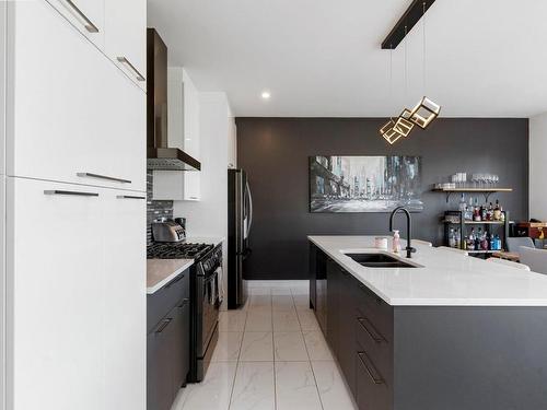 Cuisine - 153 Rue Bénard, Sainte-Julie, QC - Indoor Photo Showing Kitchen With Double Sink With Upgraded Kitchen