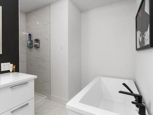 Salle de bains - 153 Rue Bénard, Sainte-Julie, QC - Indoor Photo Showing Bathroom