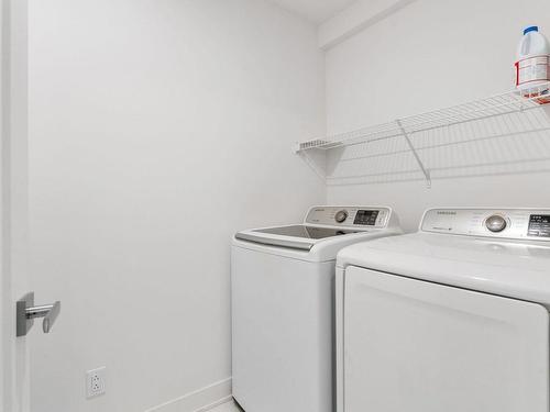 Salle de lavage - 153 Rue Bénard, Sainte-Julie, QC - Indoor Photo Showing Laundry Room
