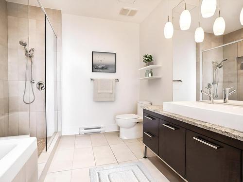 Ensuite bathroom - 1201-370 Rue St-André, Montréal (Ville-Marie), QC - Indoor Photo Showing Bathroom