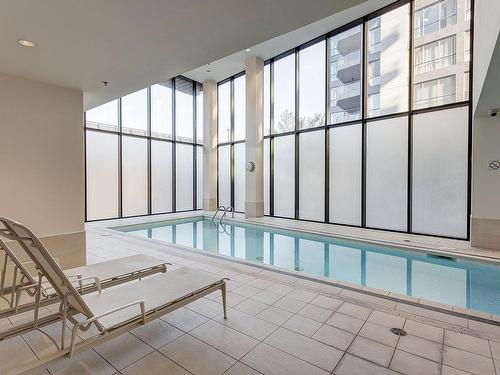 Piscine - 1201-370 Rue St-André, Montréal (Ville-Marie), QC - Indoor Photo Showing Other Room With In Ground Pool