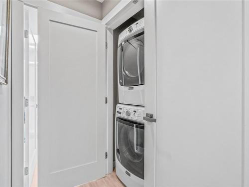 51-500 Corfield St, Parksville, BC - Indoor Photo Showing Laundry Room