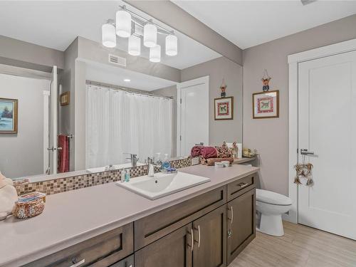 51-500 Corfield St, Parksville, BC - Indoor Photo Showing Bathroom