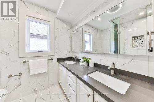1036 Masters Green, Oakville, ON - Indoor Photo Showing Bathroom