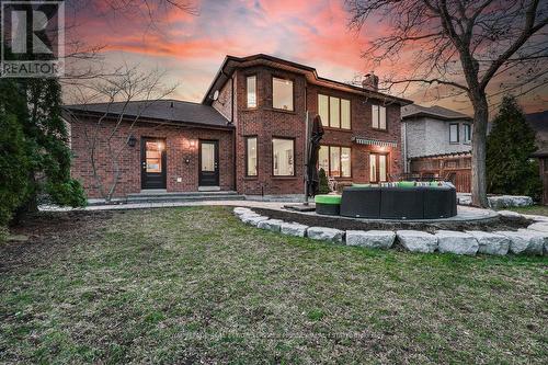 1036 Masters Green, Oakville, ON - Outdoor