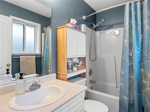 5706 Quarry Cres, Nanaimo, BC - Indoor Photo Showing Bathroom