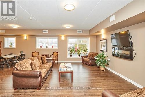 #113 -4644 Pettit Ave, Niagara Falls, ON - Indoor Photo Showing Living Room
