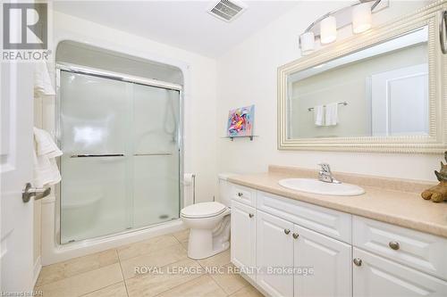 #113 -4644 Pettit Ave, Niagara Falls, ON - Indoor Photo Showing Bathroom