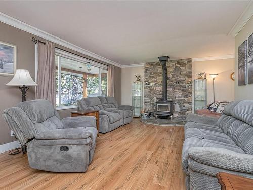 2127 Yellow Point Rd, Nanaimo, BC - Indoor Photo Showing Living Room With Fireplace