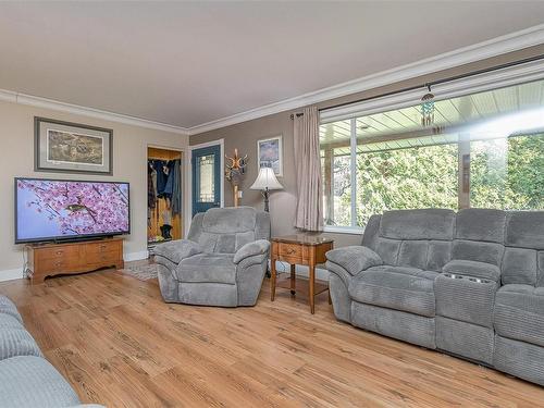 2127 Yellow Point Rd, Nanaimo, BC - Indoor Photo Showing Living Room